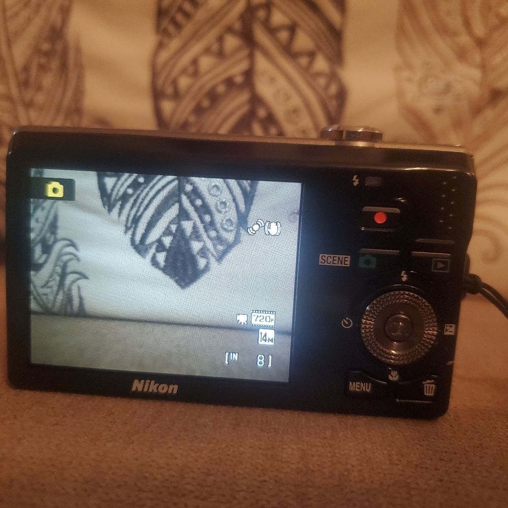 Nikon Coolpix S6000 14.2 MP Compact Digital Camera